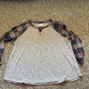 Maurices Gray Plaid Long Sleeve Tee
